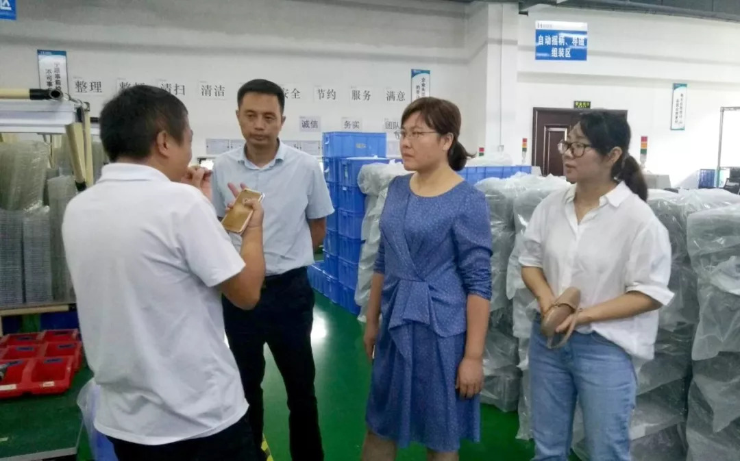 萍鄉市工商銀行行長徐惟到江西百宏光電有限公司調研 